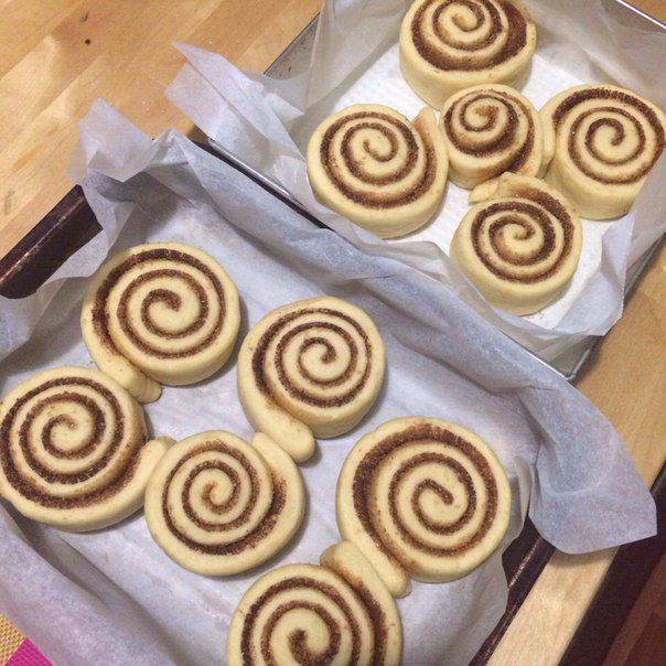 Синнабон (булочки с корицей и сливочным кремом сверху)