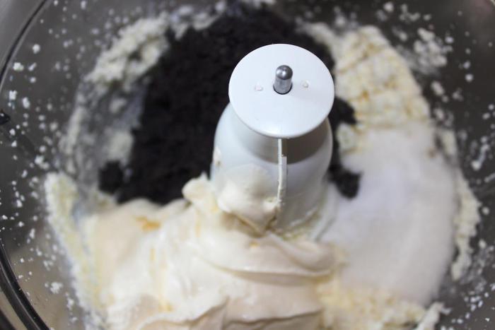 Маковый чизкейк под лимонно-сметанным топпингом