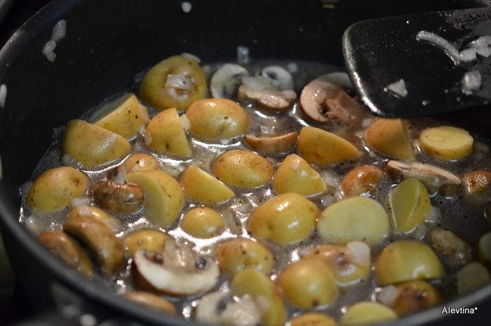 Ужин с картофелем и свининой