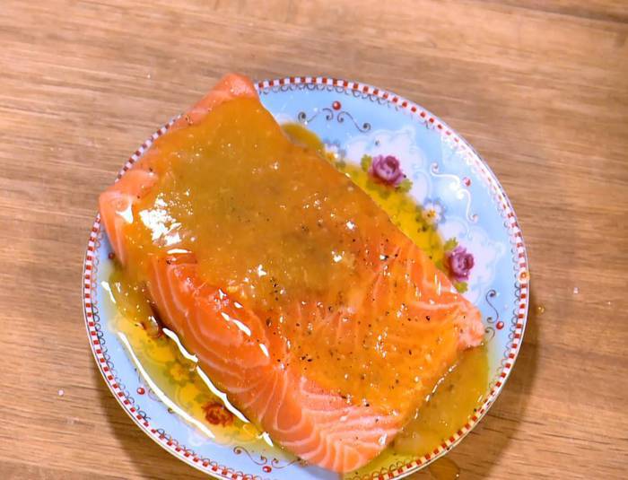 Семга с картофелем в медовой глазури 