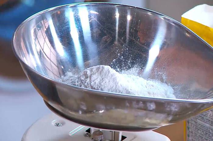 Кекс с апельсином, курагой и кедровыми орешками 