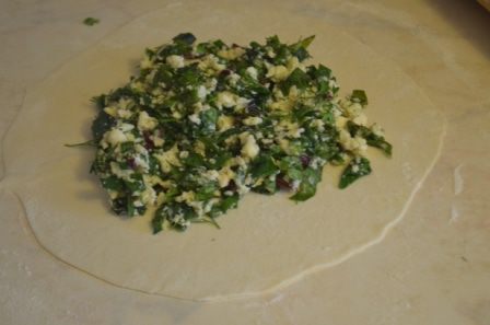 Мини-кутабы со свежей огородной зеленью