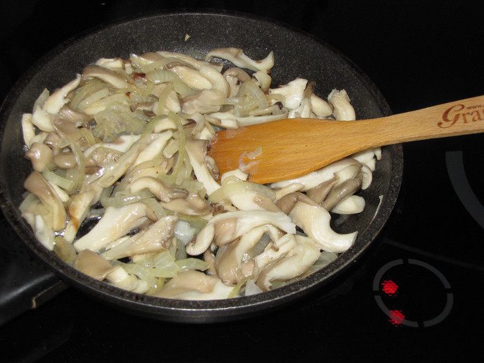 Капустная солянка с вешенками