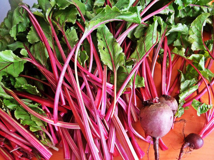 Маринование свекольных стебельков