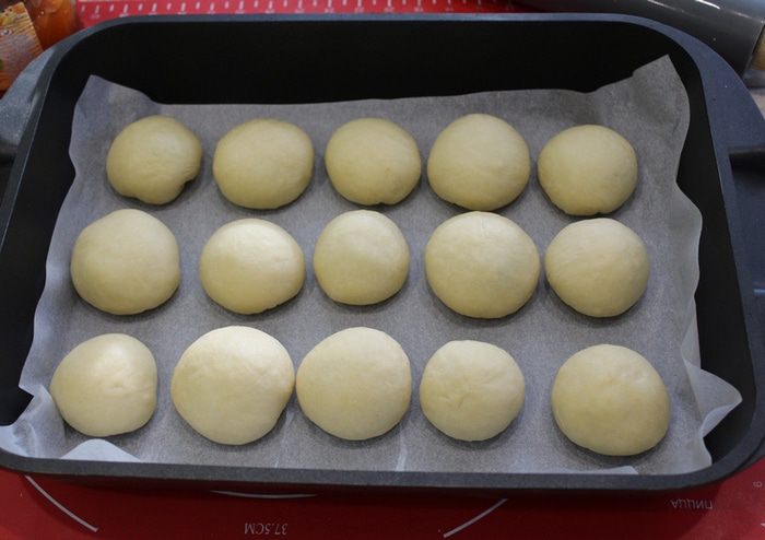 Ванильные сдобные булочки с джемом