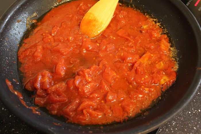 Паста фетучини с креветками и томатами