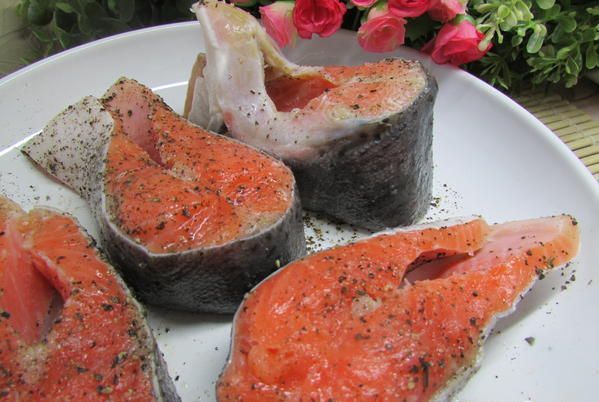 Паштет из сёмги с красной икрой и белым вином
