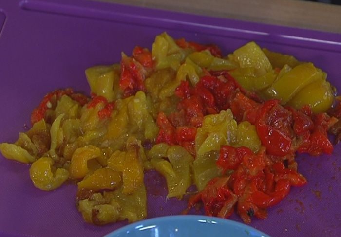 Штрудель с запеченным красным перцем и луком-пореем