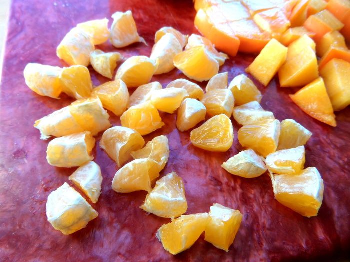 Шарлотка с ананасом и хурмой