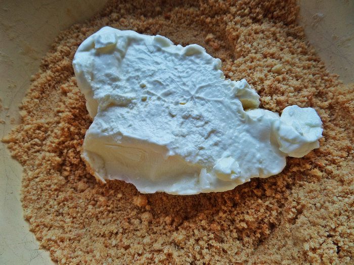 Конфеты из маскарпоне в халве и кокосе