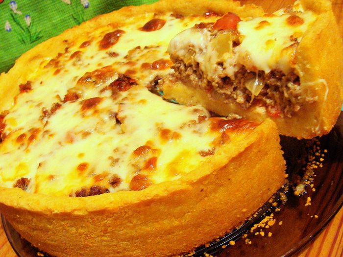 Мясной пирог с моцареллой на картофельном тесте