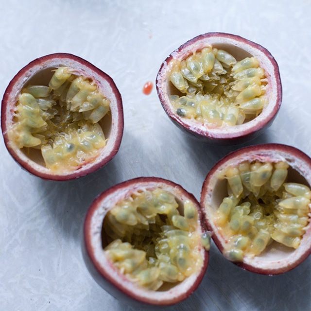 Тапиока с соусом из маракуйи