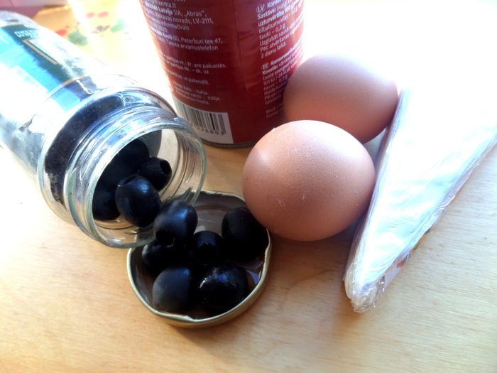 Сырная закуска-шарики в томатном соусе