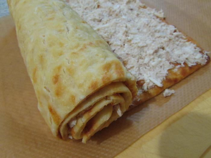 Праздничный сырный рулет с курицей