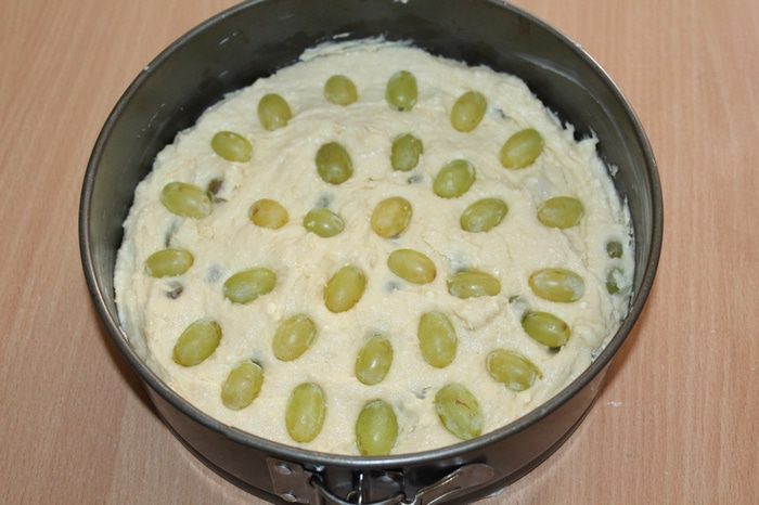 Миндальный кекс с виноградом