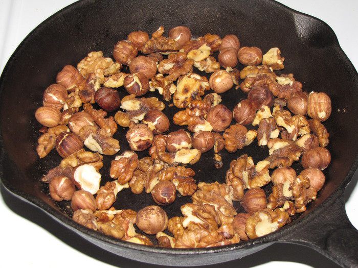 Морковный салат с орехами и петрушкой