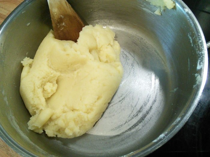 Эклеры с клубникой и базиликовым кремом 