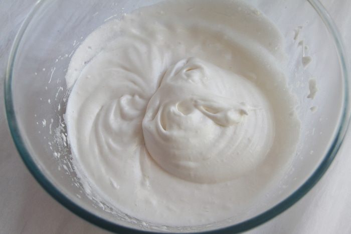 Кунжутный пирог с вишней 