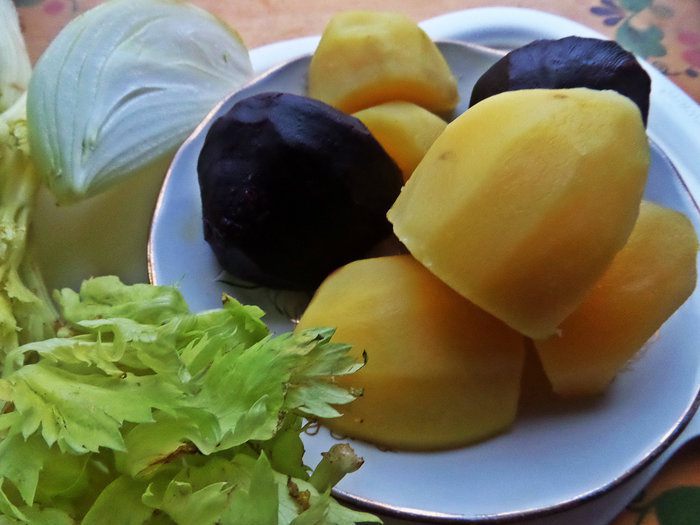 Свекольная &amp;quot;клубничка&amp;quot; с килькой