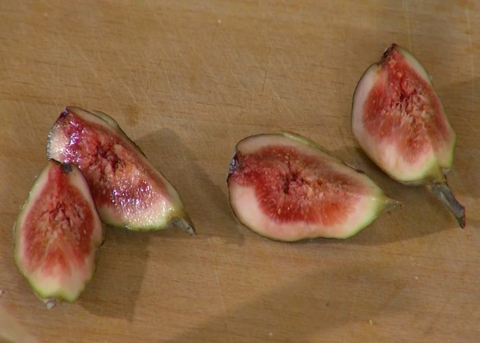 Запеченные фрукты под хрустящей корочкой 