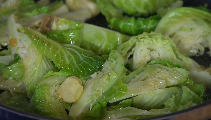 Паста со свеклой и савойской капустой 