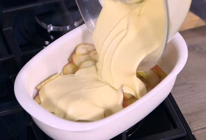 Клафути с яблоками и корицей