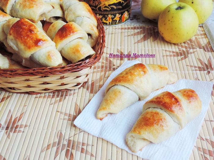 Рогалики с маком и яблоками