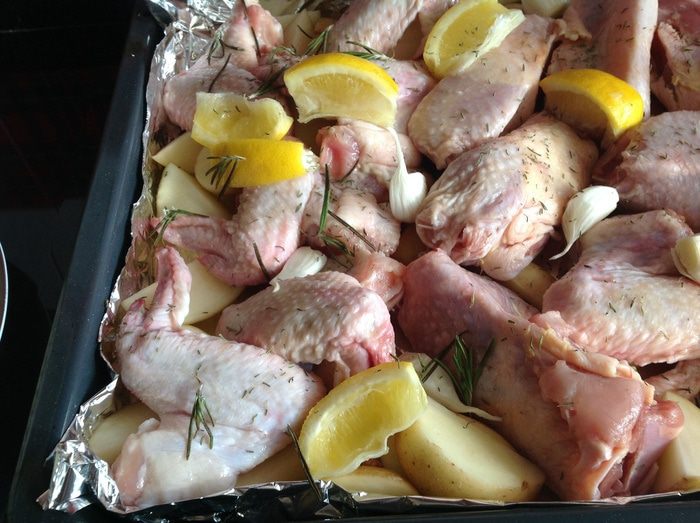 Курица с картофелем, запеченная с молодым чесноком