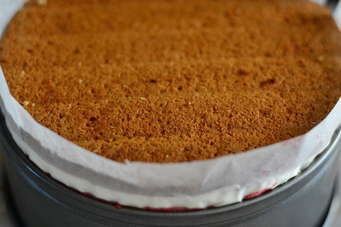 Медовый торт с малиновым мармеладом