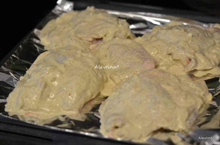 Маринованные куриные бедра в йогурте с карри