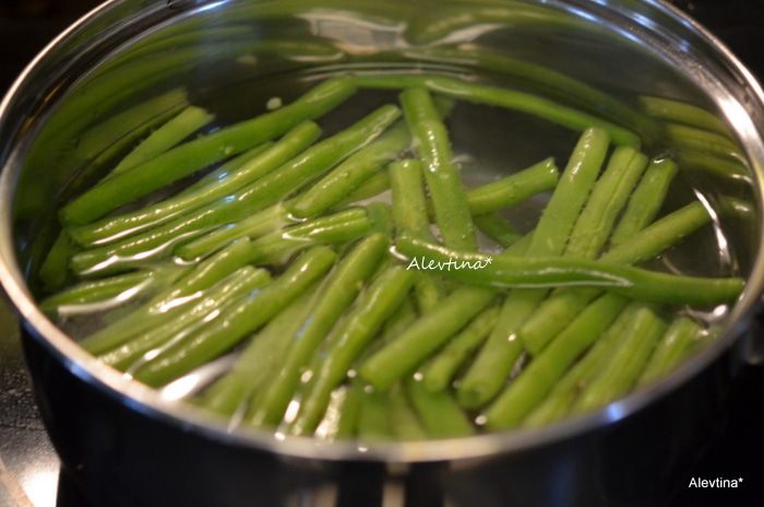 Зеленая фасоль с кедровыми орешками