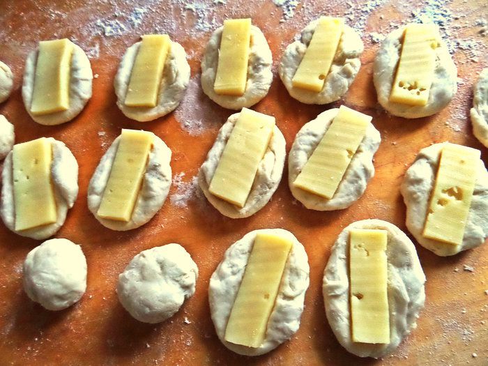 Закусочные пирожки с сыром и ветчиной &amp;quot;Муравьи&amp;quot;