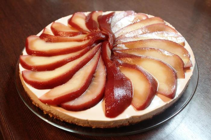 Чизкейк с голубым сыром и пьяной грушей