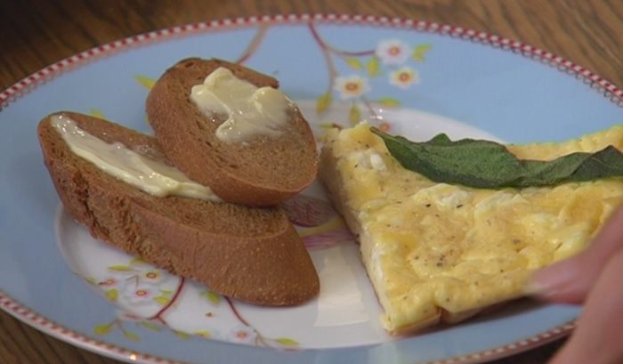 Фриттата с козьим сыром и шалфеем 