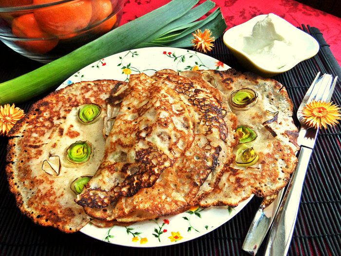 Блины с луковым припеком