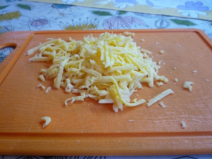 Булочки-улитки с ветчиной, сыром и укропом
