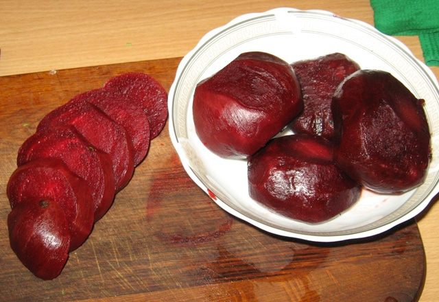 Горячая свекла с пряным соусом