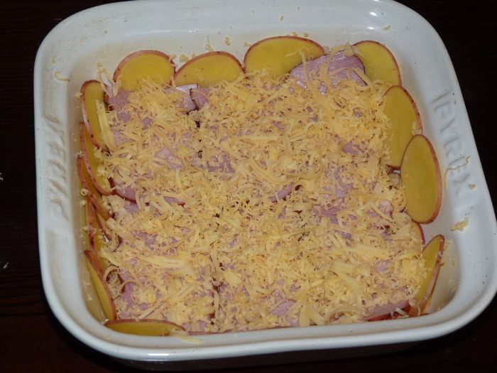 Овощная запеканка с ветчиной и розмарином