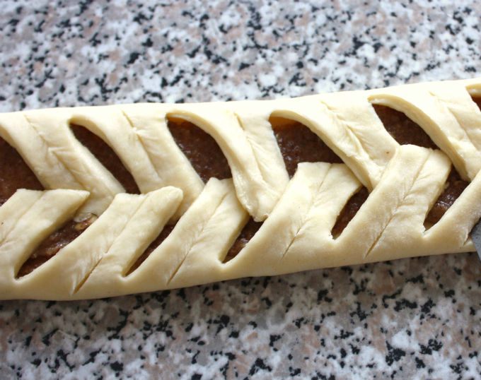 Датские булочки с пеканом и кленовым сиропом