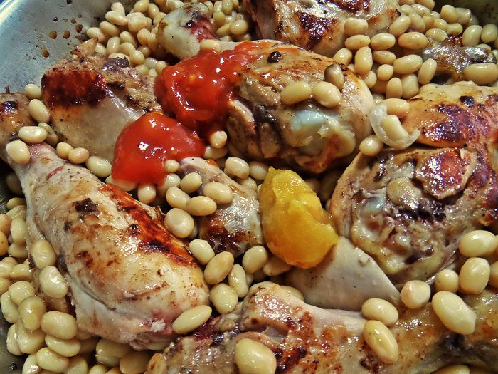 Карри с курицей и фасолью