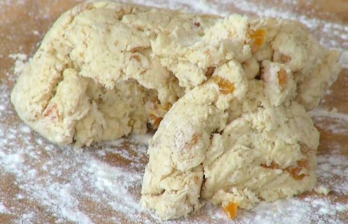 Булочки с курагой и имбирным вареньем
