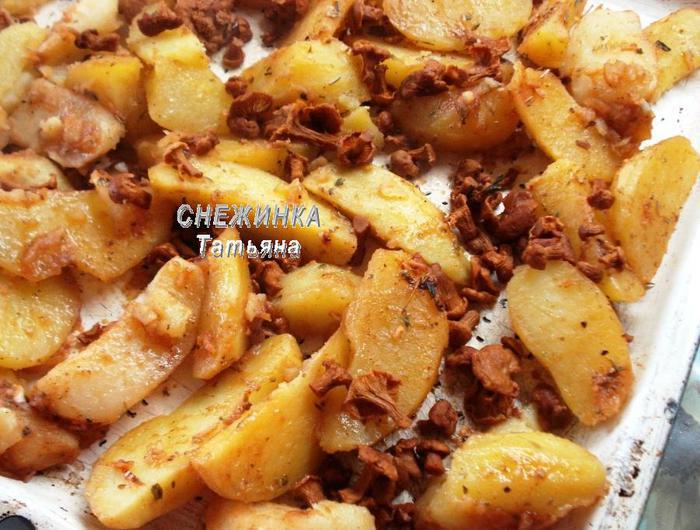 Рыбная колбаса с лисичками и картофелем «по-дачному»