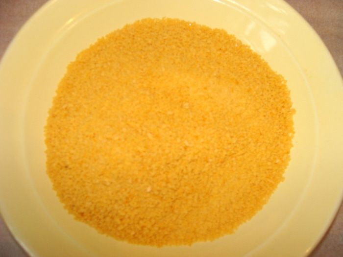 Сырные шарики с начинкой в ореховой панировке под &amp;quot;пьяной&amp;quot; клюквой