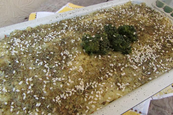 Запеканка из картофеля и цветной капусты с прованскими травами и кунжутом