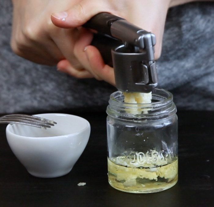 Галета с помидорами, базиликом и фетой