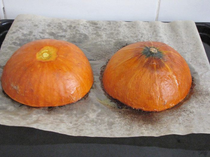 Тыква с фаршем, яблоками, изюмом