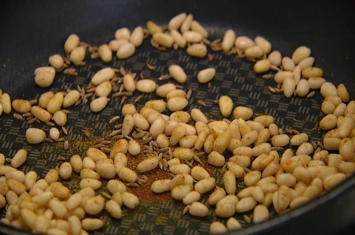 Куриное филе, фаршированное кедровыми орешками и лимоном