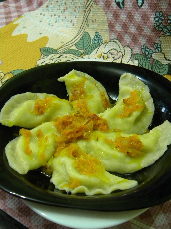 Вареники с яйцом, зеленью и сыром фета