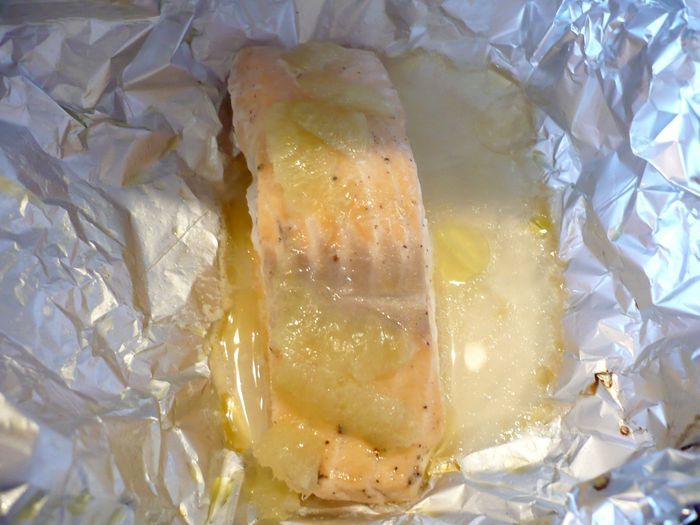 Запеченное филе семги с лаймом и каперсами