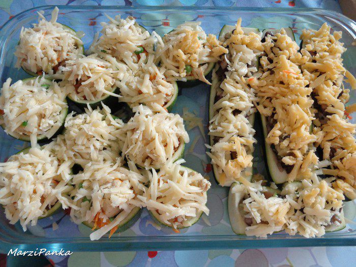 Фаршированные лодочки из цукини с двумя видами начинки